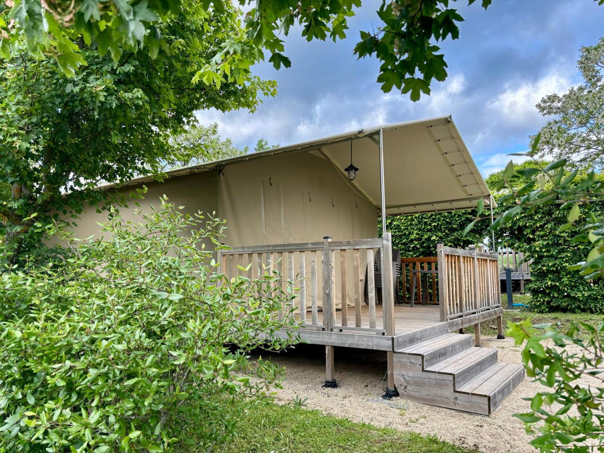 Camping Onlycamp Pierre & Sources Volvic Eksteriør billede